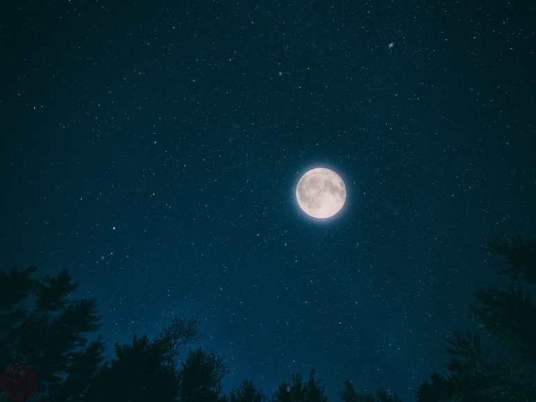 Moonbathing 9 Magical Benefits of Moonbathing for Mind, Body, and Spirit - Mantras ...